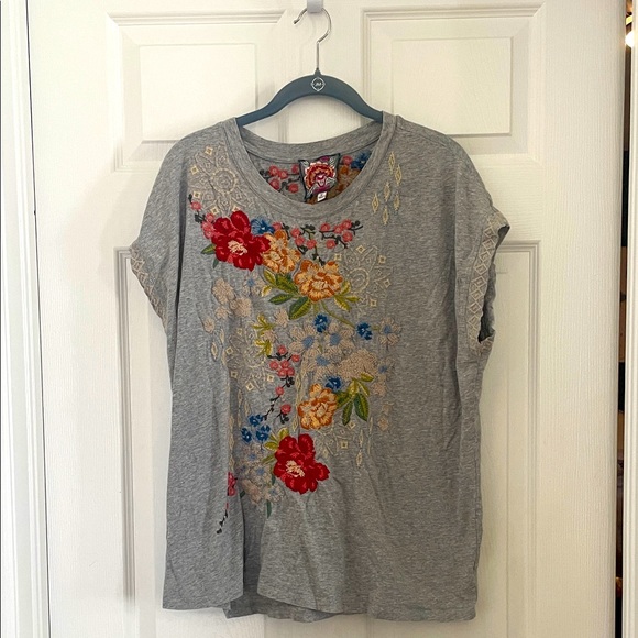 Johnny Was Josephine Relaxed Tee in Heather Gray - Picture 1 of 6